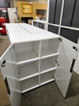 Uzglabāšanas skapis ar divām individuāli slēdzamām durvīm ar koda slēdzeni. Augstums 120 cm Platums 90 cm Dziļums 45 cm Dažādi rūtaini raksti uz skapjiem.