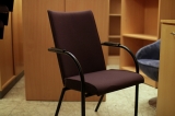 Apmeklētāju krēsls - nelieli auduma defekti
