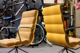 Dizainera finierējuma krēsli ar zamšādas audumu